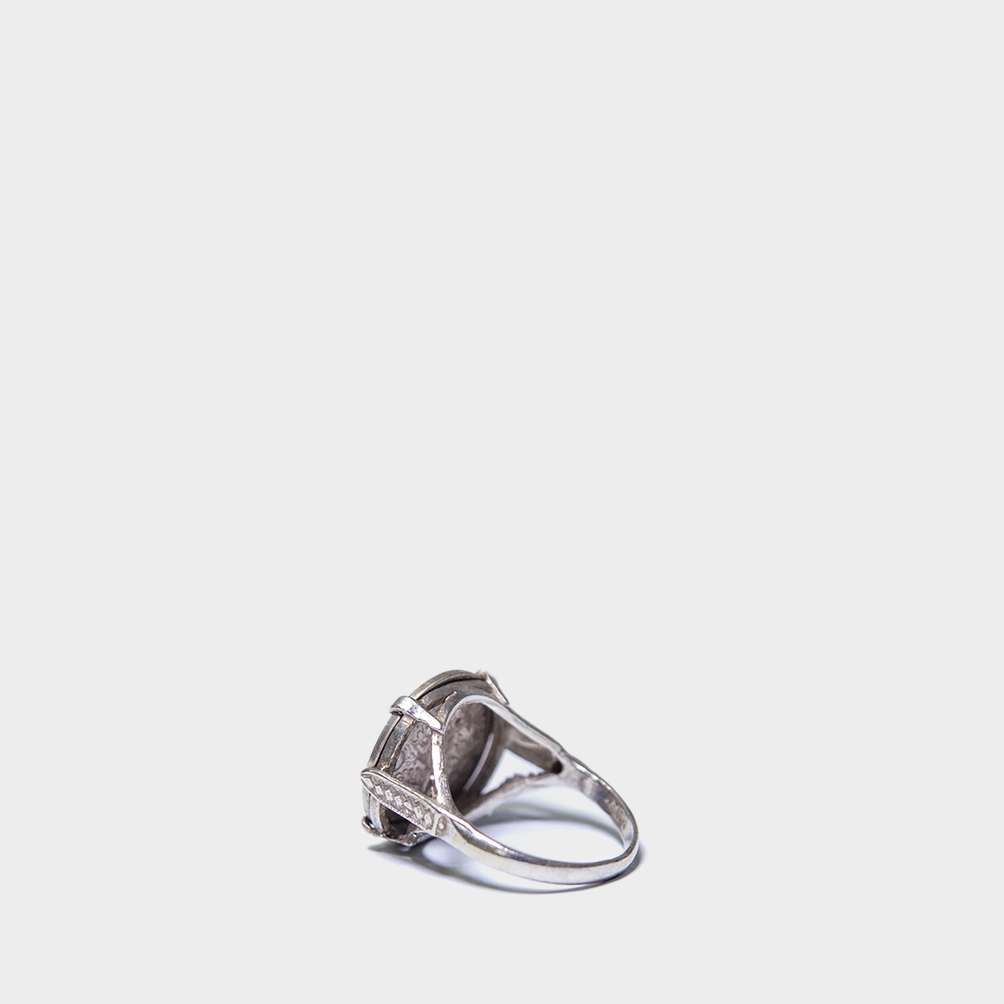 English Silver Coin Ring with 1934 3 Penny Pence [USED]
